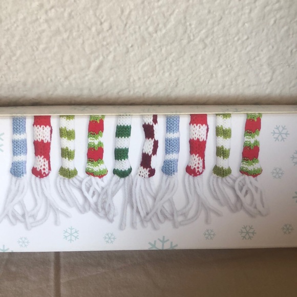 🎄🧣 Scarf Wine Charms - Picture 3 of 6